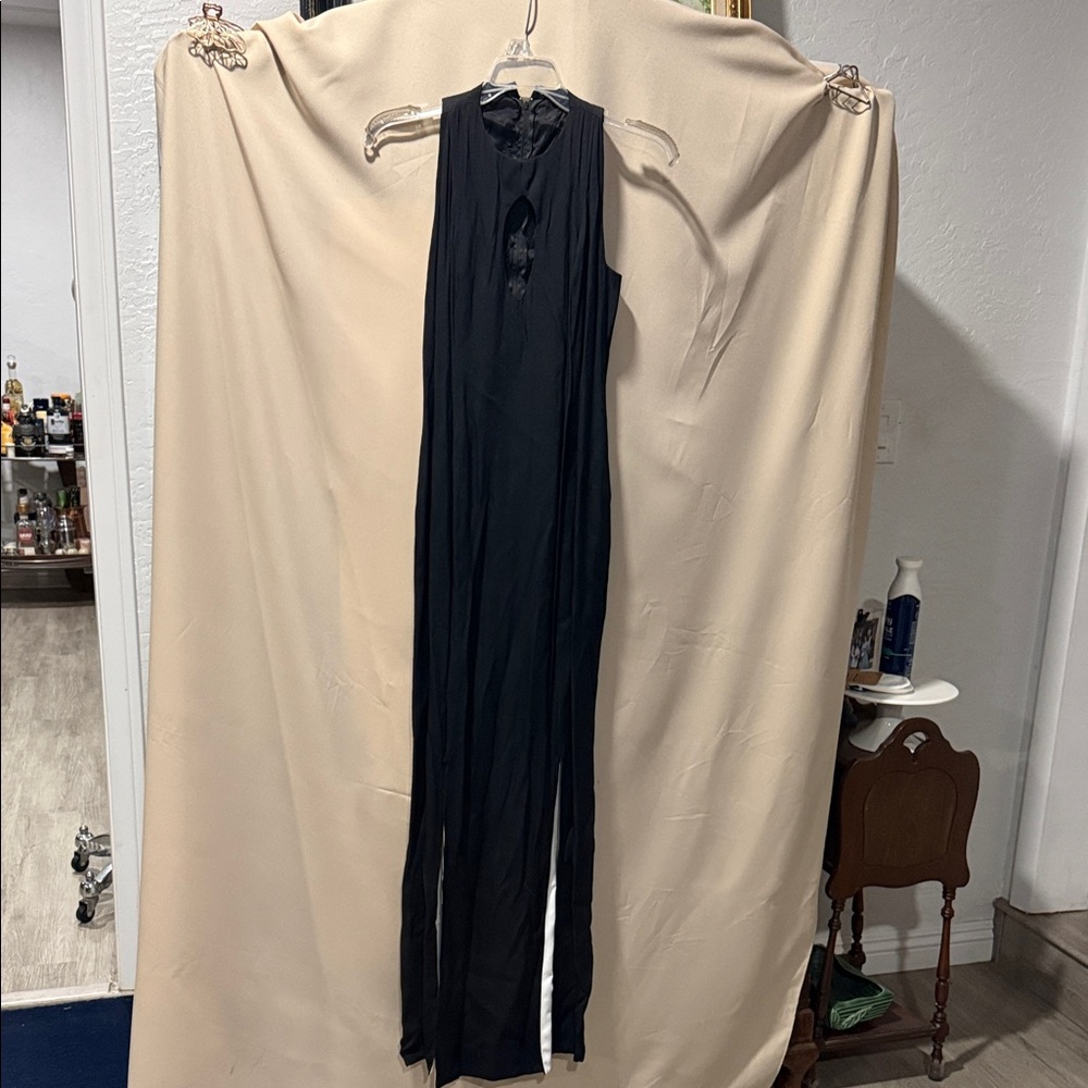 Black Sleeveless Maxi Dress with Front Keyhole